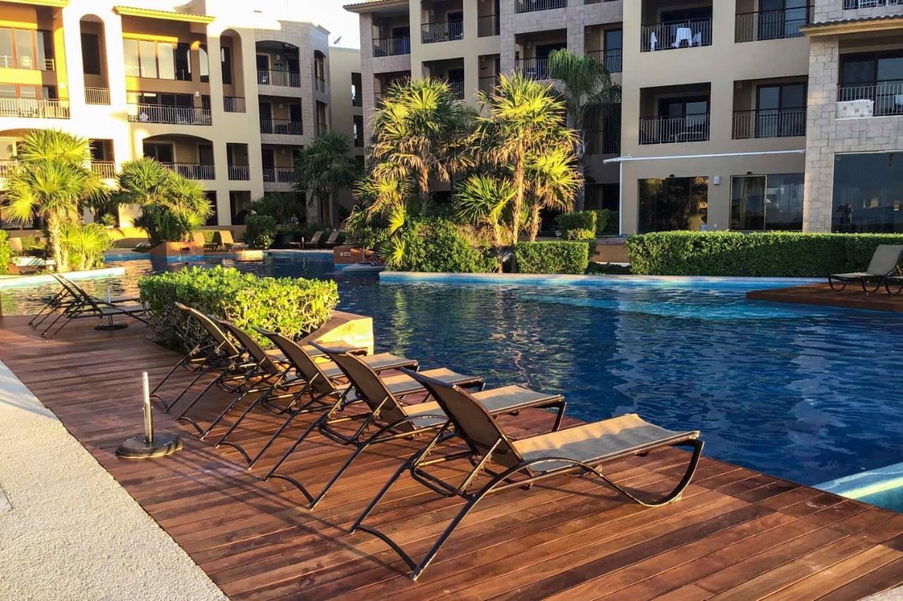 Beachfront With Pool Access! Apartamento Playa del Carmen