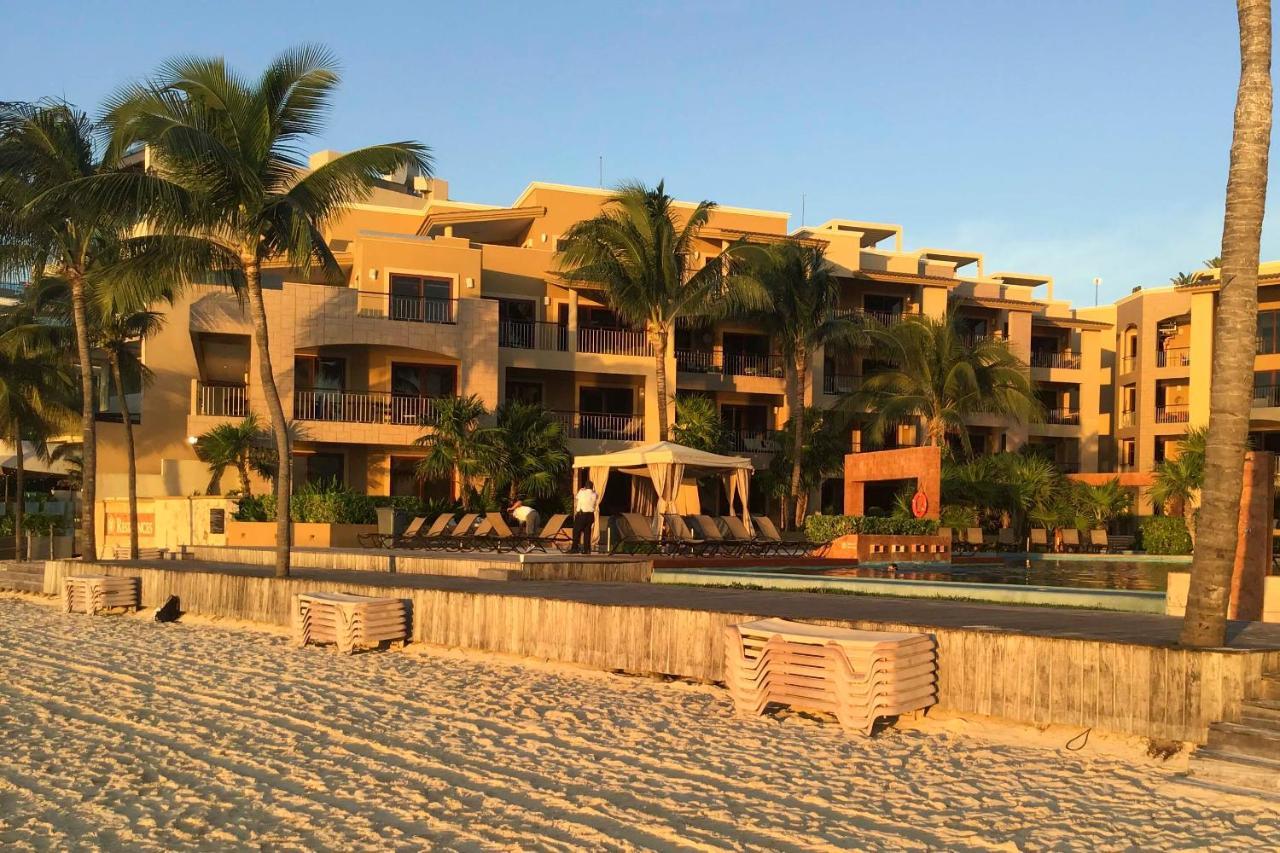 Beachfront With Pool Access! * Playa del Carmen